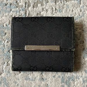 Used Authentic Gucci Bi-fold wallet Made in Italy in color Black
